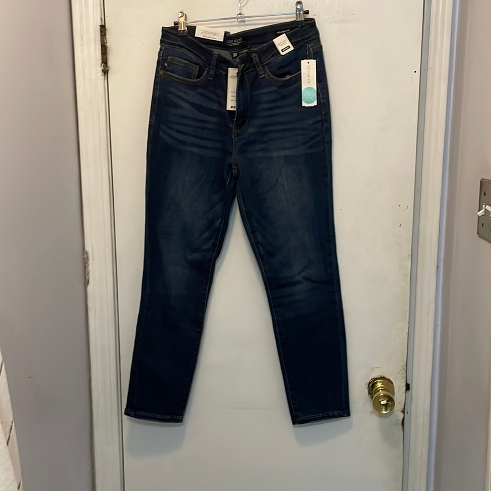 Brand new mid rise Judy Blue skinny jeans